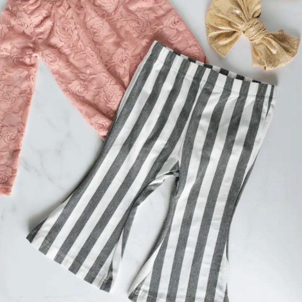 Boho bell bottom gray/white pants.